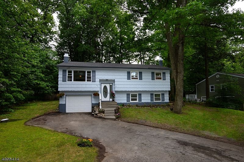 1st image of 34 Tall Oaks Dr