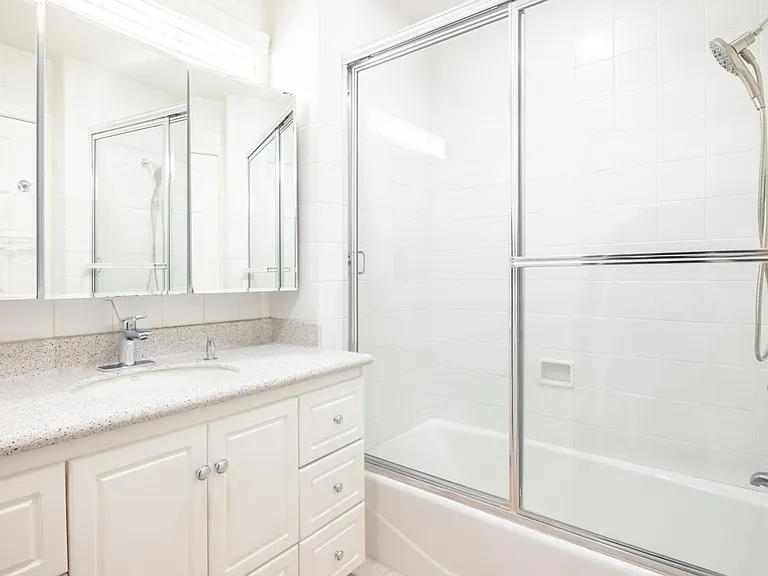 147 N Loreta Walk — Photo 25