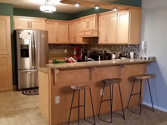 Kitchen; 2yr new SS and tile