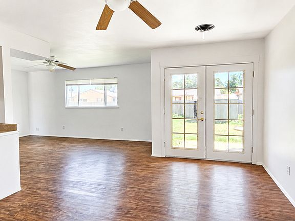3rd image of 825 Prairieview Dr