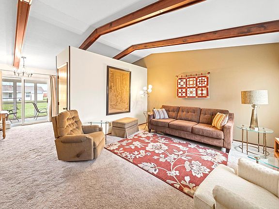 5th image of 439 Canterwood Ct