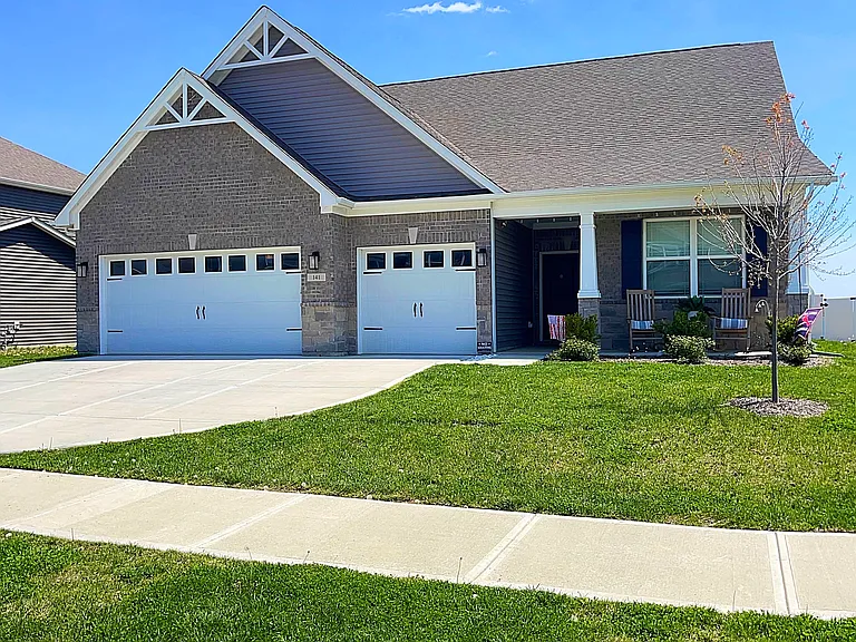 141 Thorpe Dr — Photo 1