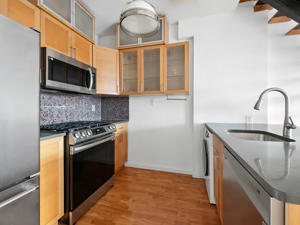 893 Myrtle Avenue image 22 of 25