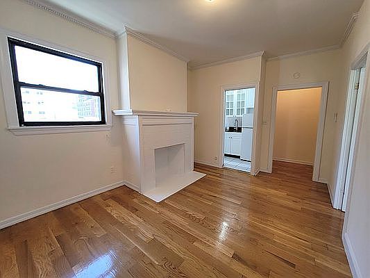 2nd image of 163 E 36th St #5Z