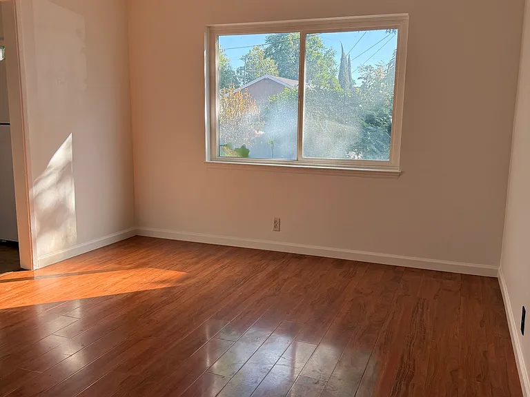 1280 Mastic St #1280 — Photo 17