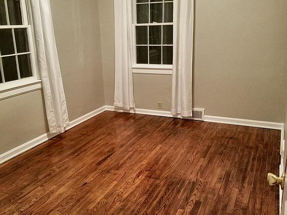3rd image of 171 College St APT 1