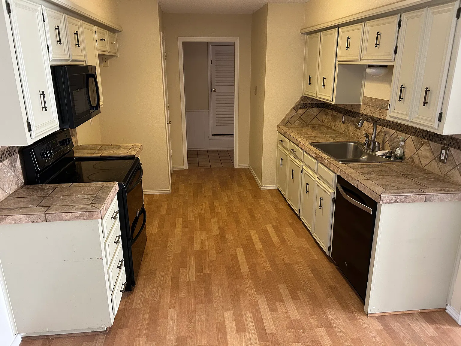 3 bed, 1329 sqft, $1,250 — Photo 2