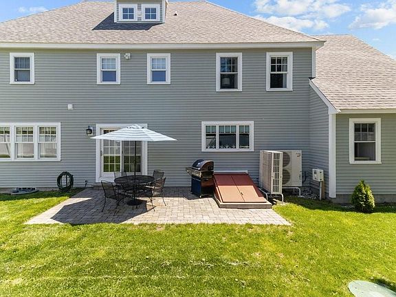 4th image of 11 Narragansett Ave