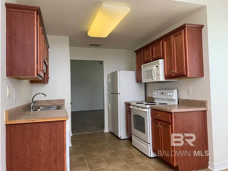 16215 Mansion St — Photo 11