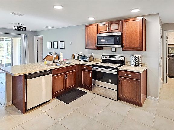 4th image of 480 Windermere Dr