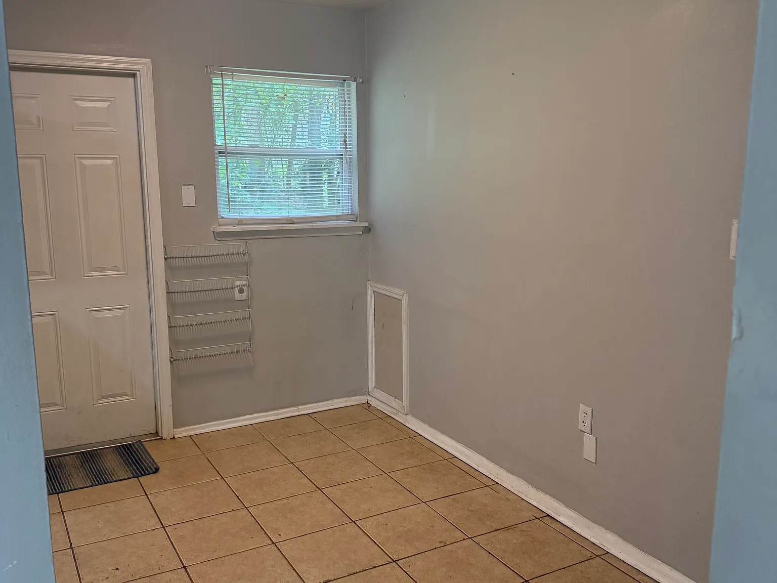 1907 Karen Ln — Photo 4