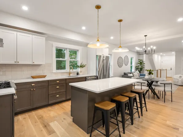 86 Sherwood St #A, Roslindale, MA 02131