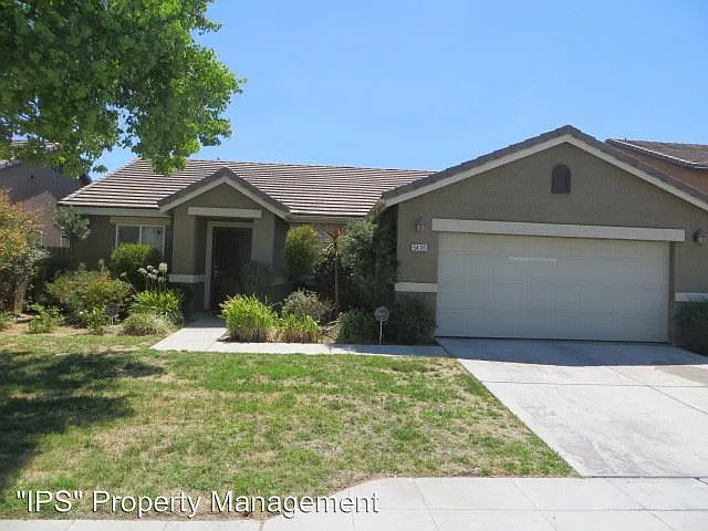 5435 W Pine Ave photo 1
