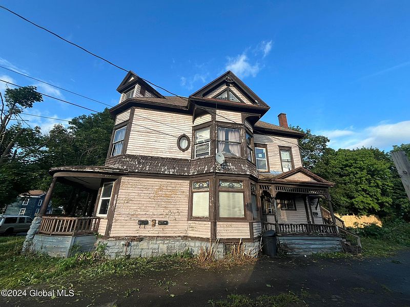 3rd image of 36 E Main Street