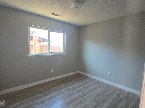 4th image of 2655 Taft St