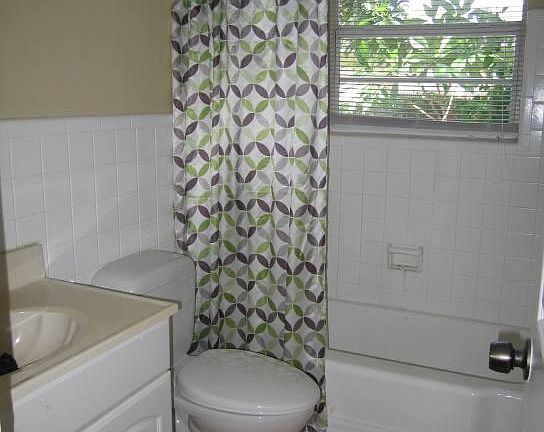 2nd image of 806 NE 23rd Dr #B