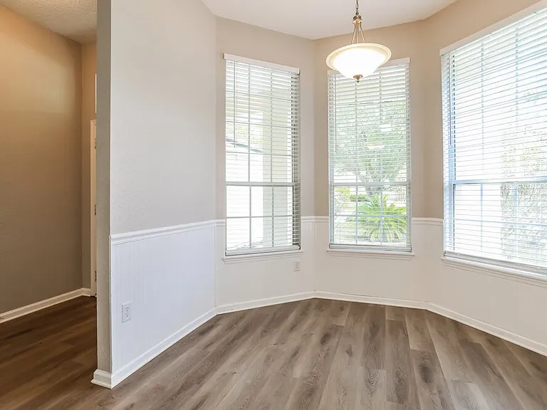 1306 Ardmore St — Photo 6