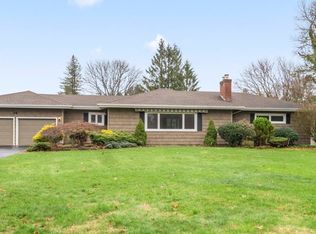 34 Lochnavar Pkwy, Pittsford, NY 14534