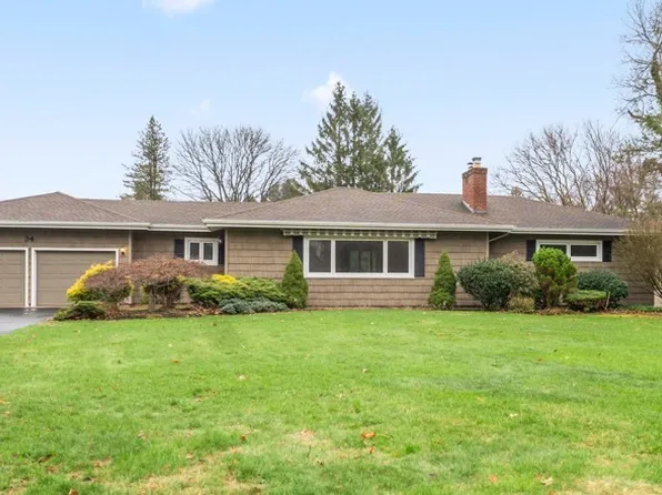34 Lochnavar Pkwy, Pittsford, NY 14534