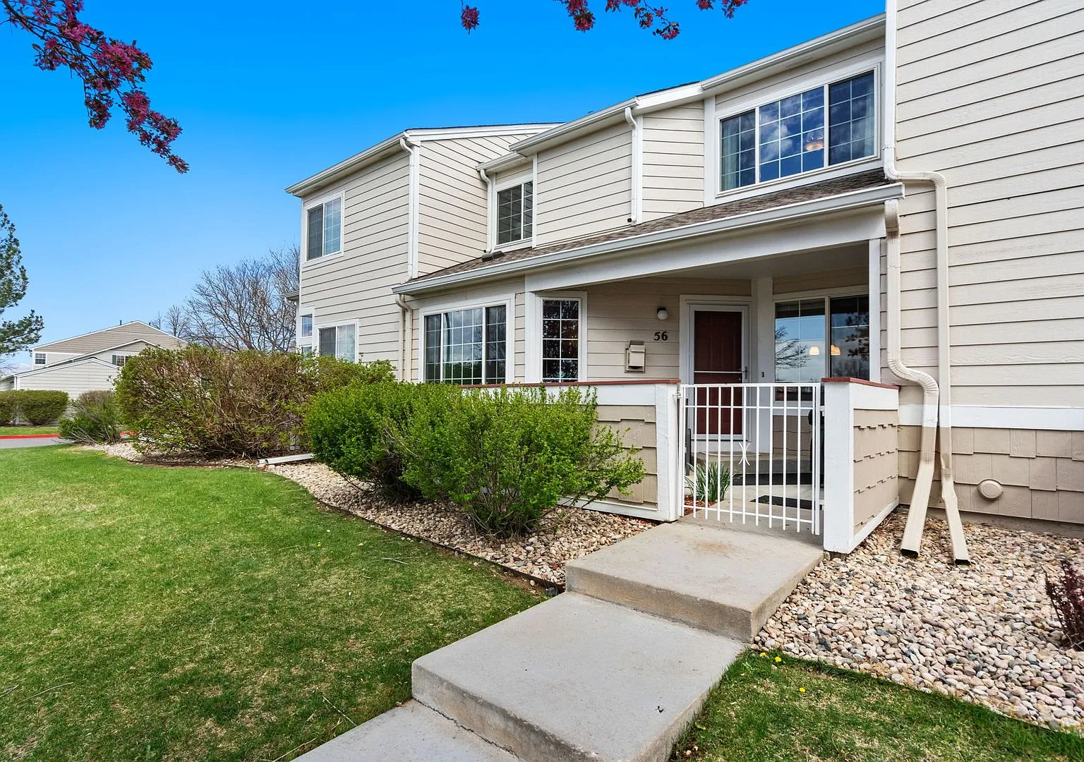 Beautiful 2-Bedroom Townhome in Fort Collins — Photo 2