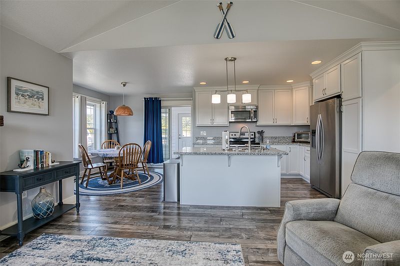 5th image of 1085 Fairwood Drive SW