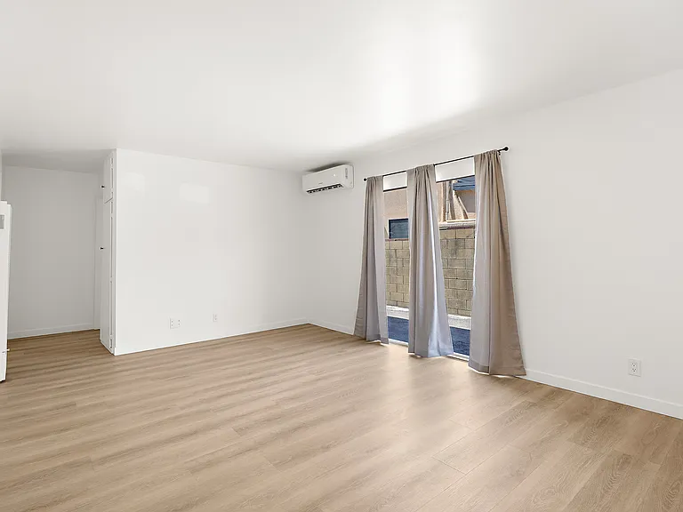 2241 1/2 Riverdale Ave #1 — Photo 4