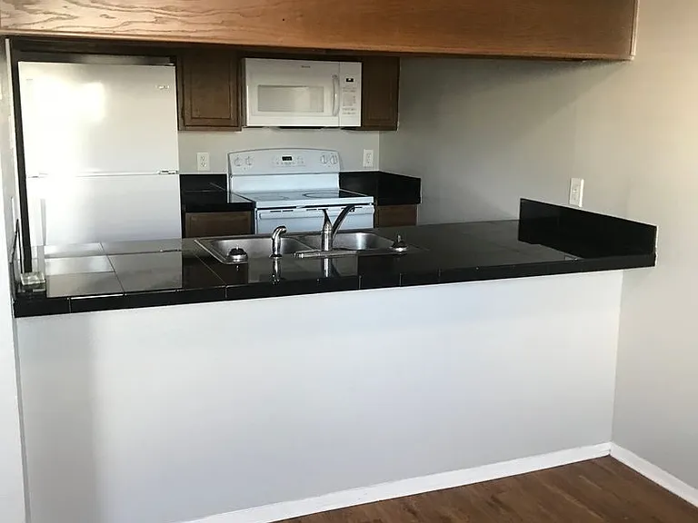 Charming 1-Bedroom Apartment in Fort Worth 700 Sq. Ft. — Photo 10