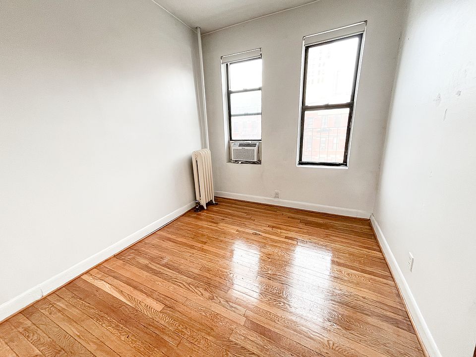 2nd image of 370 W 51st St APT 4A
