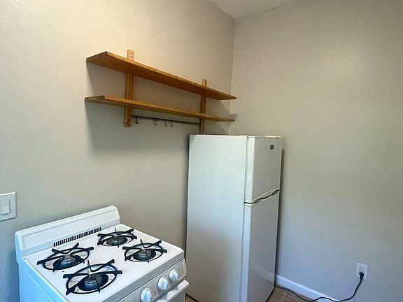 3rd image of 1021 Coronado Ave APT 10