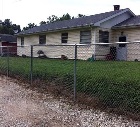 2nd image of 1205 Sleepy Acres Ln