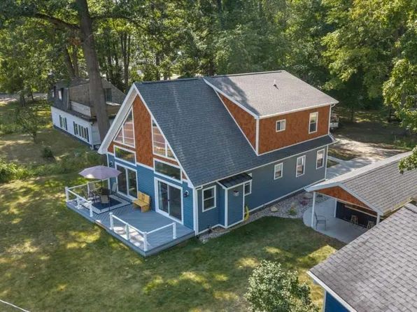 7603 S Croton Hardy Dr, Newaygo, MI 49337