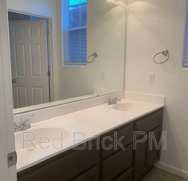821 Tivoli Dr — Photo 10