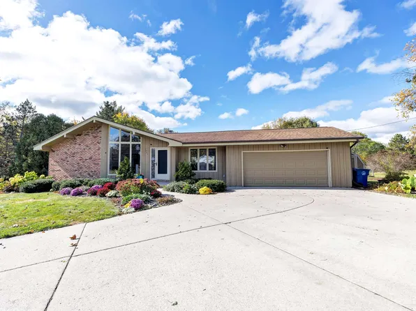 1665 Glen Rd, Green Bay, WI 54313
