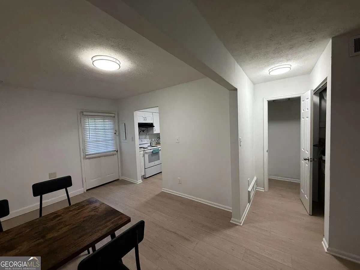 2 bed, 1.5 bath, $1,300 — Photo 4