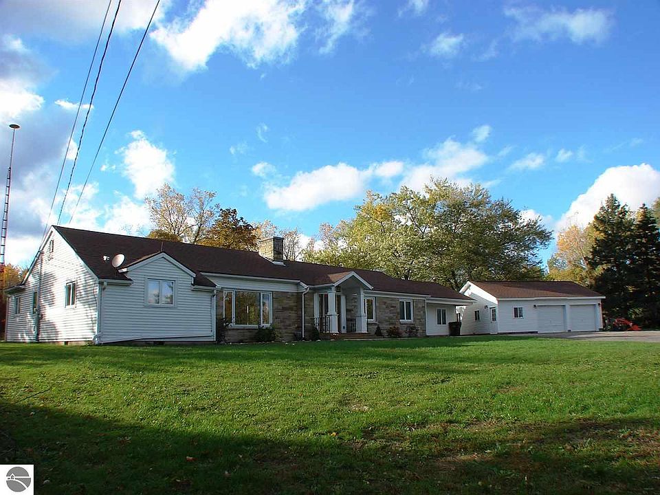 1st image of 613 N Pine River St