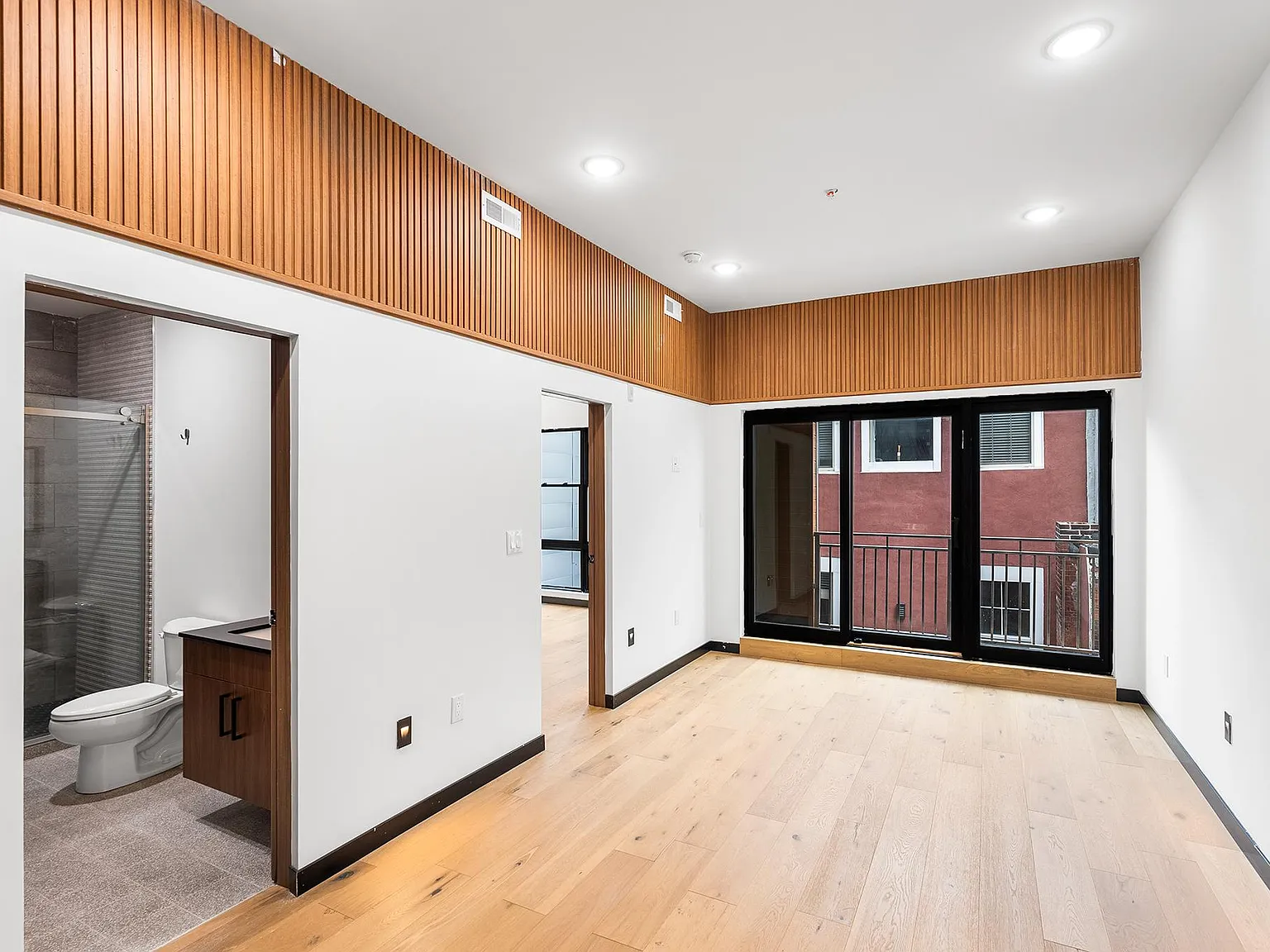 1 bed, 600 sqft, $2,400 — Photo 2