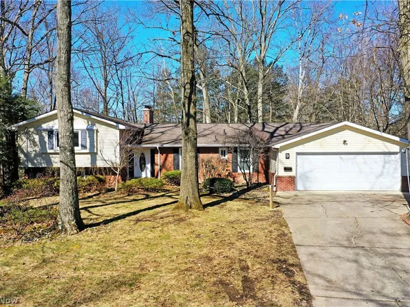 9 Hillside Dr, Girard, OH 44420