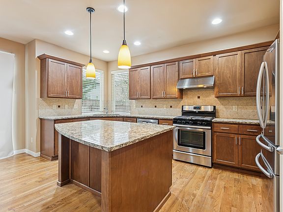 4th image of 10647 243rd Ave NE