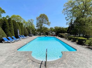 55 Hewitt Blvd, Center Moriches, NY