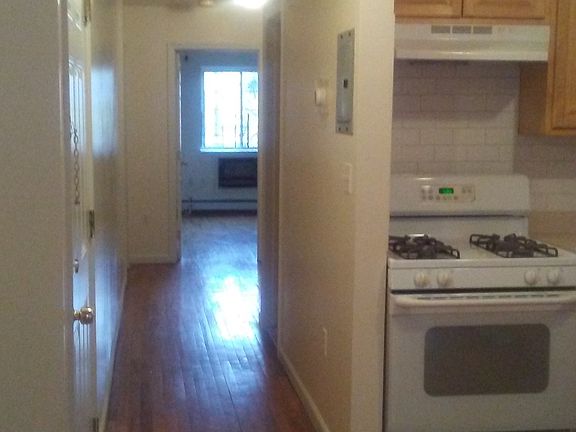 2nd image of 920 E 216th St