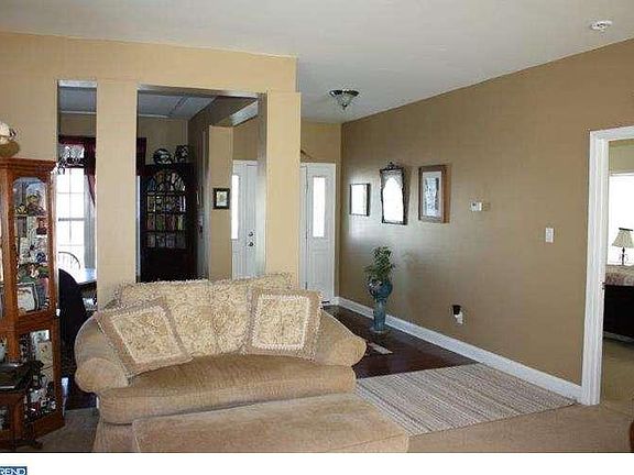 5th image of 30 Brittingham Dr