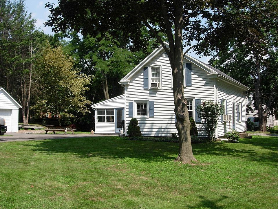 2nd image of 12 Regan St