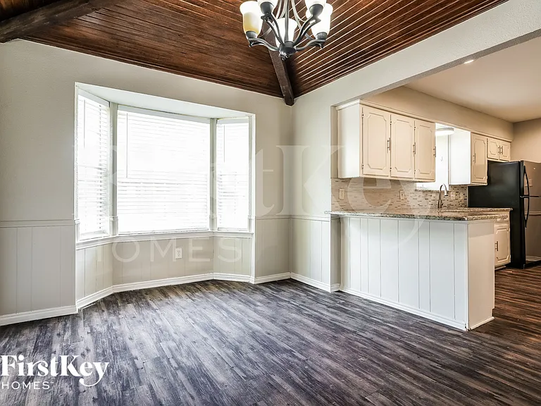 419 Buckingham Pl — Photo 6