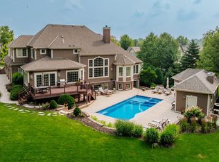 W210N5415 Carters Crossing CIRCLE, Menomonee Falls, WI 53051