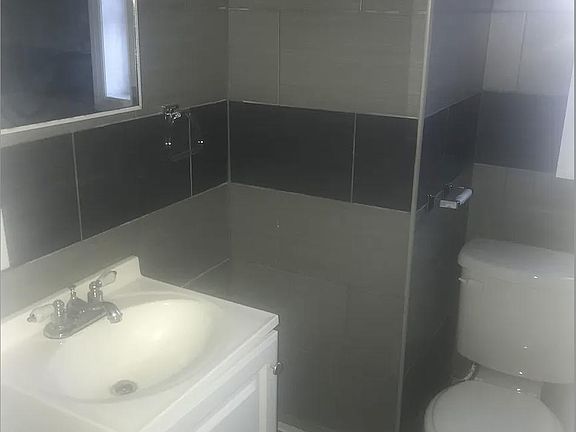 3rd image of 156 S 14th Ave Floor 1