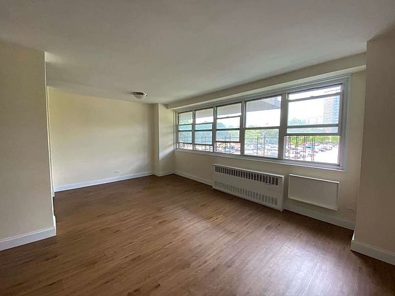 3rd image of 875 Boynton Ave APT 2C