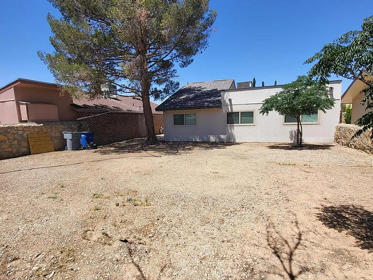 1802 Frank Sinatra Pl — Photo 29