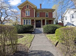 122 W Wyoming Ave #B, Melrose, MA 02176