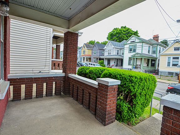 5th image of 223 E 18th St