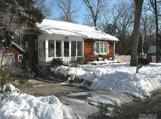 9 Chestnut St, Stony Brook, NY 11790